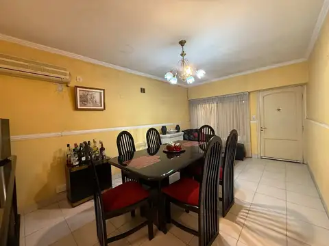 Casa de 4 amb c/patio +depto a remodelar en Block