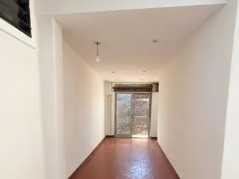 Casa 5 ambientes con 1 baño