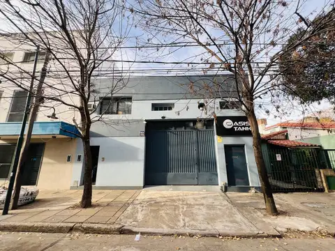 Galpón de 2 plantas en alquiler, en Martínez.