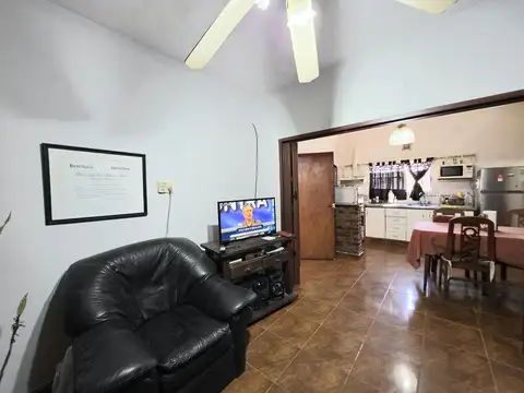 Casa 5 ambientes con 2 baños