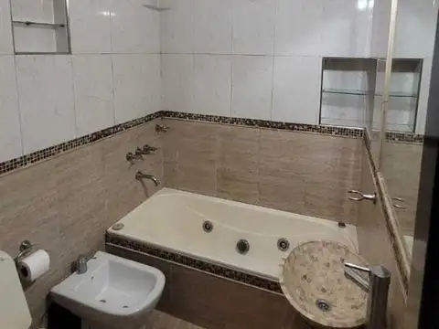 Casa en Alquiler con 1 cochera