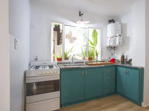 DEPTO DE PASILLO EN VENTA ZONA CENTRO CON PATIO