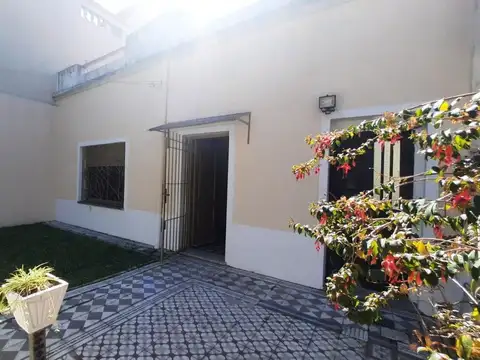 OPORT: CASA DE 315 M2 A RECICLAR 100%