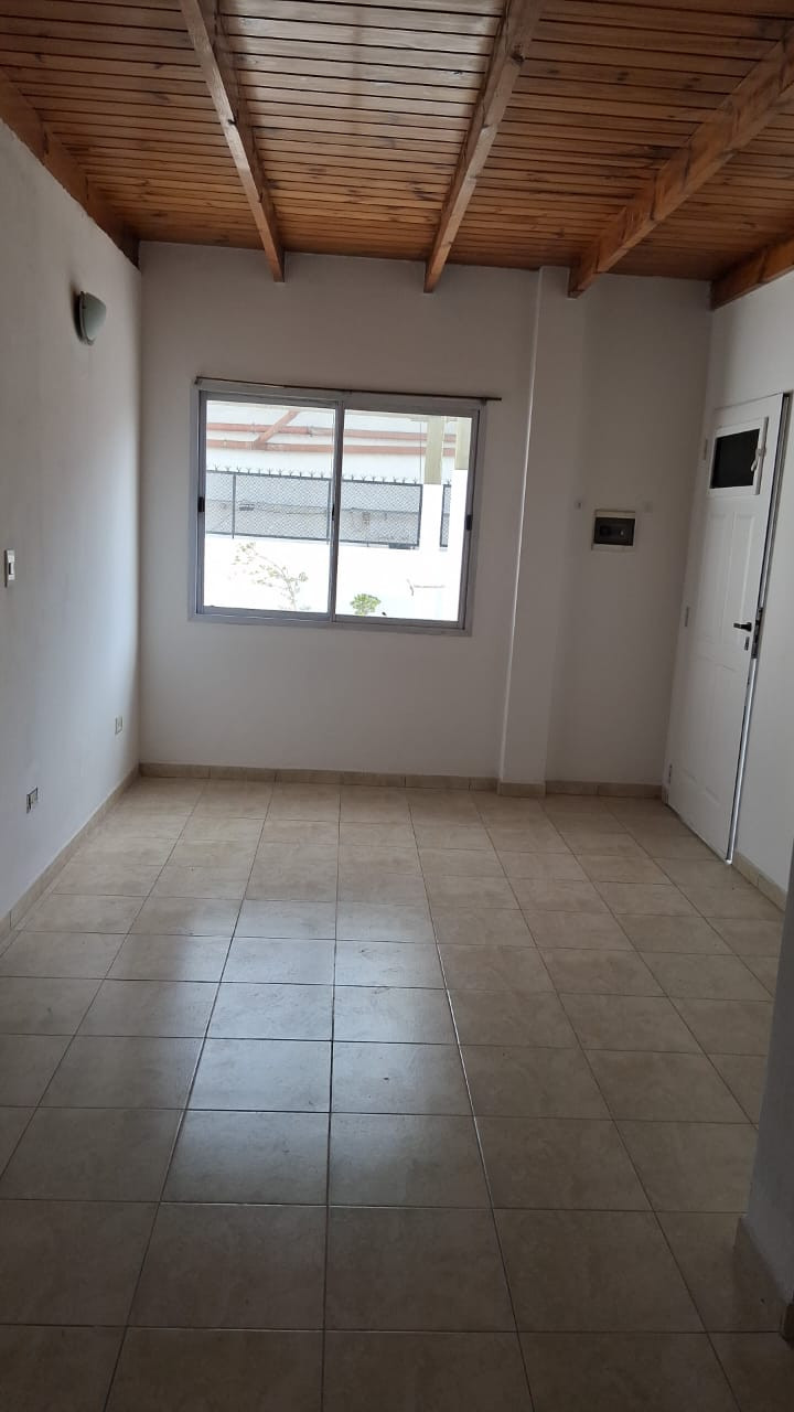 Almirante Brown 1200, Piso 1