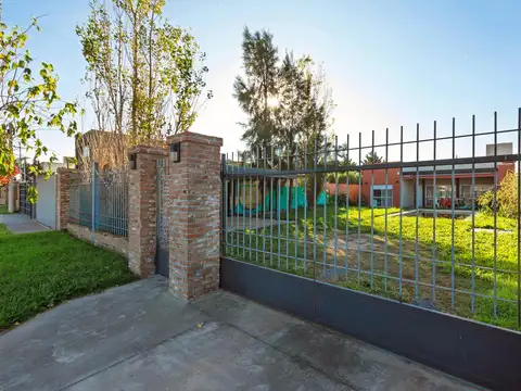 VENTA | PERMUTA - Casa 2 Dormitorios   Comodín - Campiñas de Piñero.