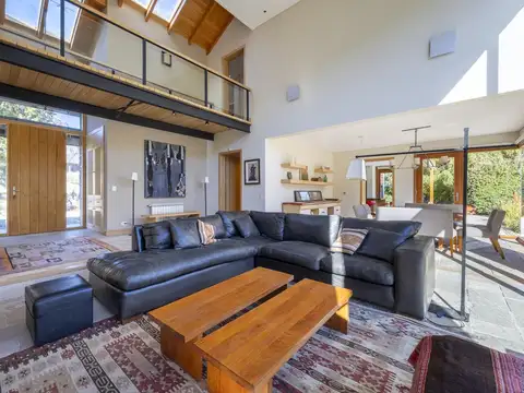 Casa 7 ambientes con 4 baños