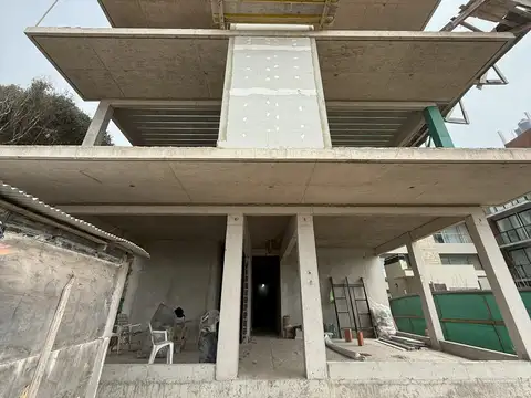 Venta Departamento de 3 ambientes frente al Mar con cochera, balcon y parrilla en Costa del Este