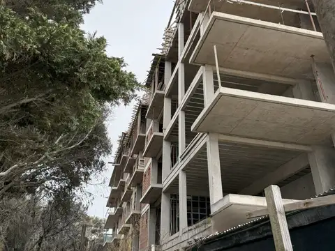 Av. Costanera 500, Piso 1