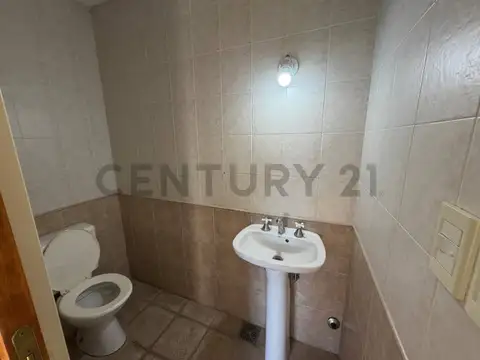 Oficina en Alquiler en Los Hornos, $ 480.000