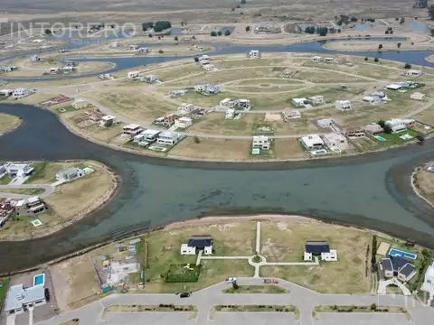 Venta Terreno a la Laguna en Barrio Santa Clara al Sur