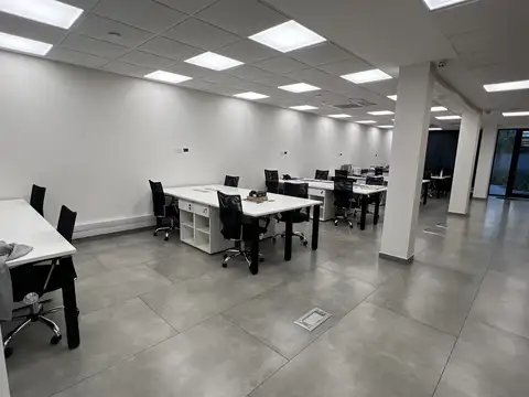Oficina en Alquiler con 6 cocheras
