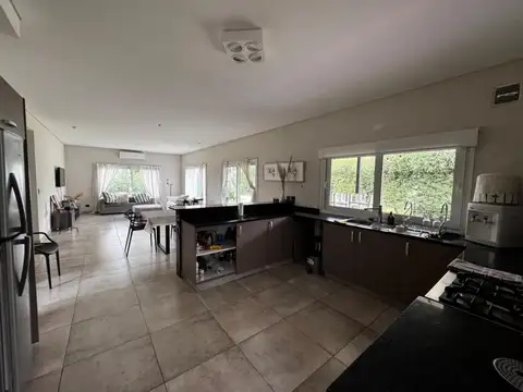 Casa en Alquiler de 4 dormitorios