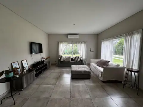 HERMOSA CASA EN ALQUILER EN BARRIO CERRADO