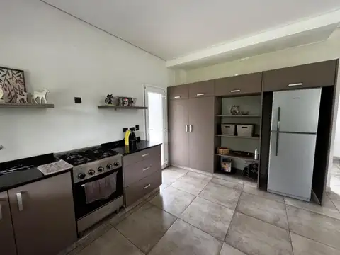 Casa 5 ambientes con 4 baños