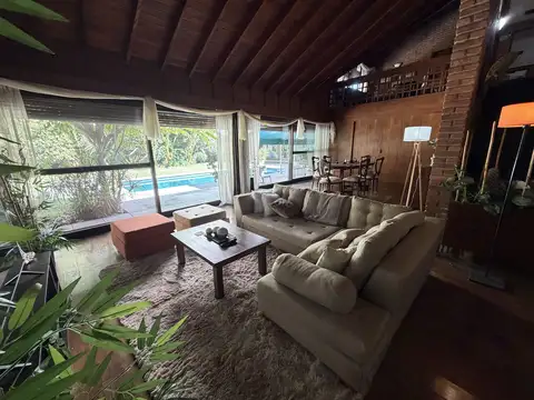 Casa 7 ambientes con 3 baños
