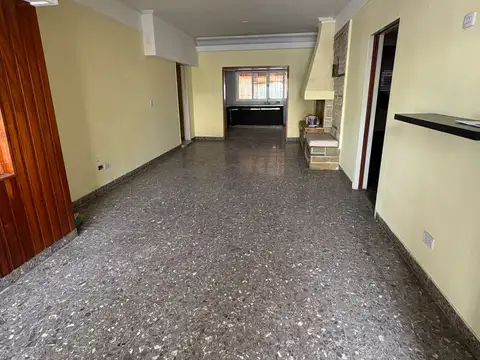 Casa 4 ambientes con 1 baño