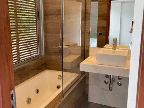 Casa 5 ambientes con 3 baños