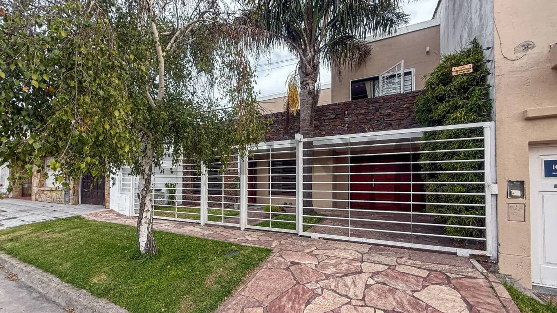 VENTA CASA 6 AMBIENTES SAN CARLOS CON PARQUE