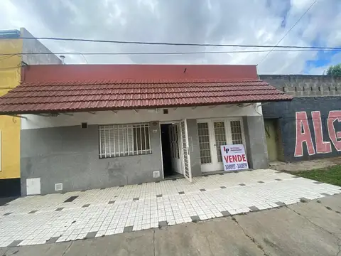 Venta - Casa 2 dormitorios - Garay 3045