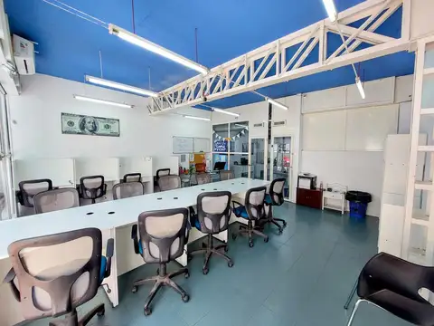 Oficina 6 ambientes con 4 baños