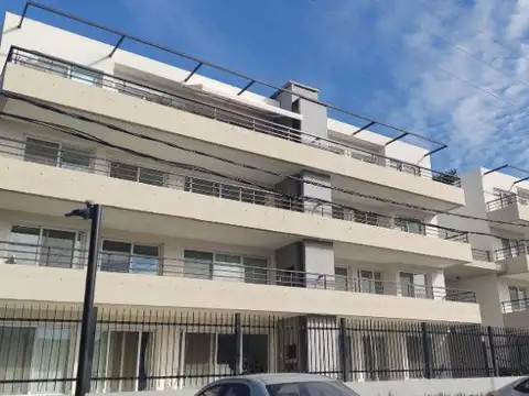 Departamento VENTA PILAR ZUG CAMAÑO 3 AMBIENTES EN PB CON GALERIA PARRILLA JARDIN EN L DE 96 MTS PIL