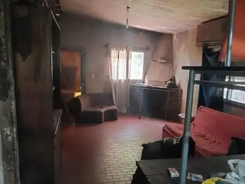 Lote con casa a refaccionar cañuelas