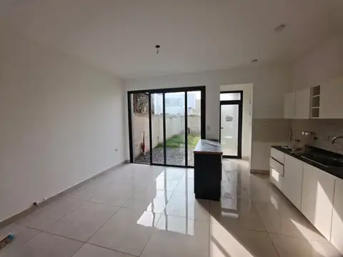 Casa 5 ambientes con 1 baño
