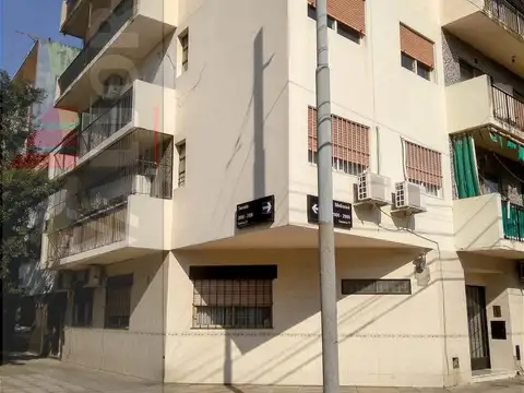 Monoambiente en alquiler al frente c/balcón