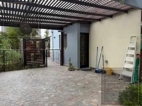 Casa 5 ambientes con 3 baños