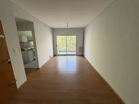 Depto de 2amb. 6º piso al frente de 15 años de antiguedad, y aporx  50mts2 c/balcon