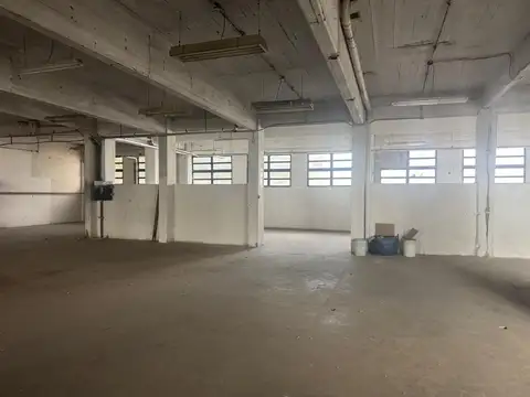 Galpon en Venta 28  mts Fondo