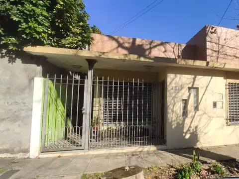 Alquilo Casa en El Palomar 4 Ambientes 2 Baños Cochera F: 10535