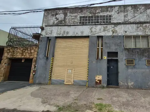 Venta de depósito en Tablada 