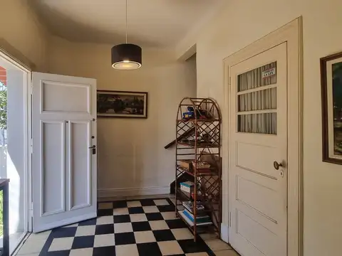 Casa 7 ambientes con 1 baño