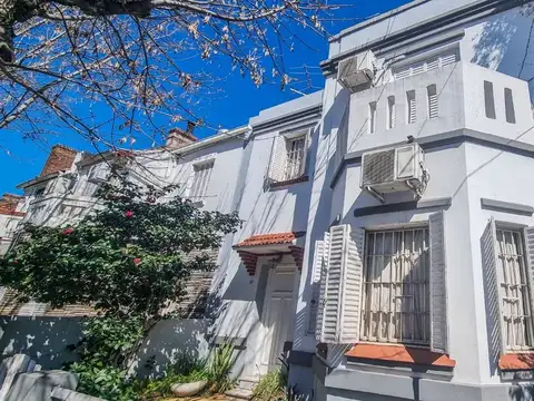 VENTA CASA 7 AMBIENTES EN VERSALLES PATIO TERRAZA