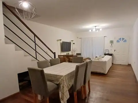 Casa en Venta en San Isidro Vías / Rolon, USD 210.000