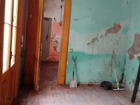 VENTA PH CON TERRAZA TOTALMENTE A REFACCIONAR