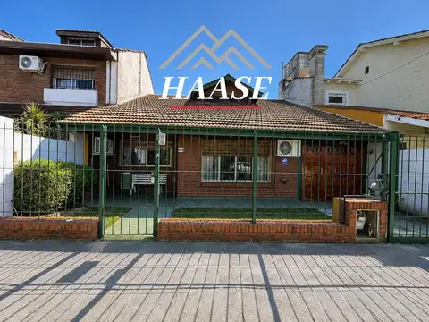 Casa 4 amb. con jardín, playroom y cochera Olivos