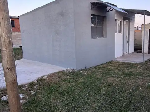Alquiler casa 1 dormitorio y cochera en Pando