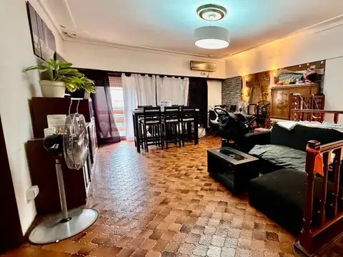 CASA EN 1er PISO CON GALPÓN EN PB - PIÑEYRO