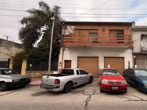 CASA EN 1er PISO CON GALPÓN EN PB - PIÑEYRO