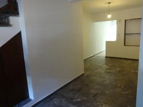 Depto Tipo Casa en Alquiler de 3 ambientes