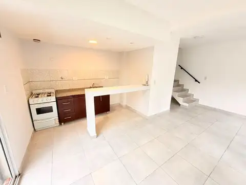DUPLEX EN ALQUILER E COMPLEJO CERRADO