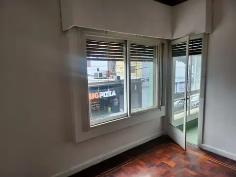 Depto Tipo Casa en Alquiler 42 años