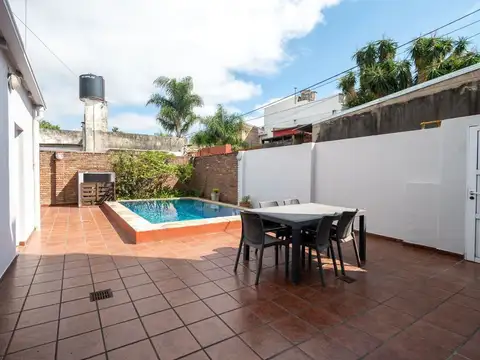 VENTA CASA 3/4 DORMITORIOS CON COCHERA Y PATIO