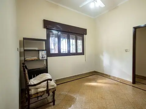 Casa 5 ambientes con 1 baño