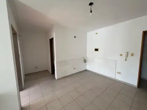 Departamento en Alquiler en Los Hornos, $ 350.000