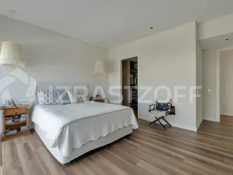 Casa 10 ambientes con 6 baños
