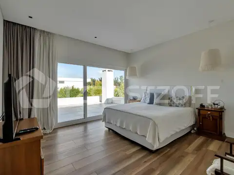 Casa en Venta con 4 cocheras