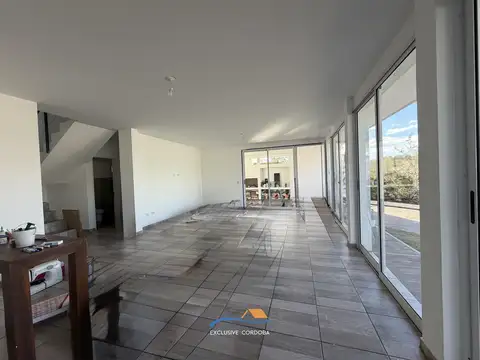 Casa 5 ambientes con 3 baños